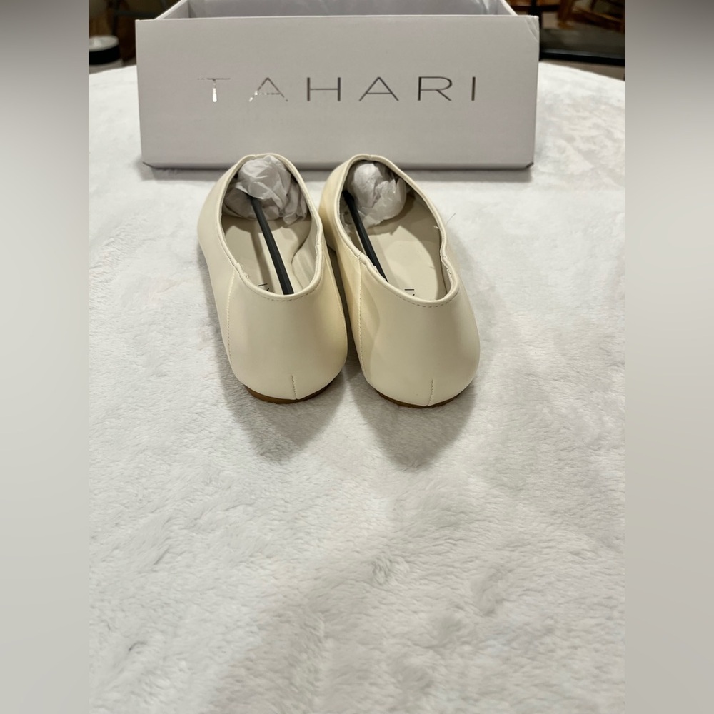 NIB Tahari Paris Ivory Vegan Pointed Toe Flats - Size 7 - Picture 3 of 6
